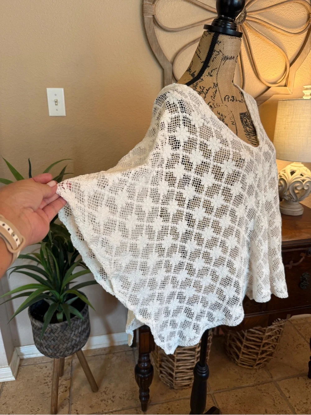Coco + Carmen White Flower Crochet V-Neck Tunic One Size - Picture 8 of 12